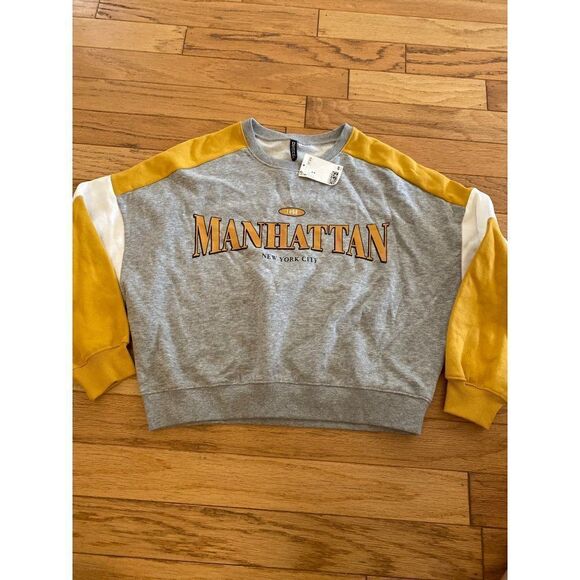 NWT Divided H&M women’s grey gold crew neck graphic print pullover sweater sz M - Picture 1 of 8